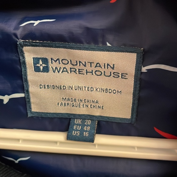 Ladies size 16 (similar XXL) blue rain jacket/windbreaker - Picture 2 of 3